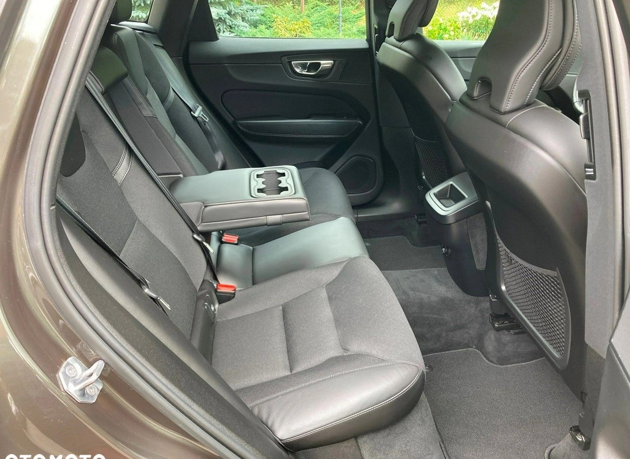 Volvo XC 60 cena 118900 przebieg: 141000, rok produkcji 2018 z Konstantynów Łódzki małe 529